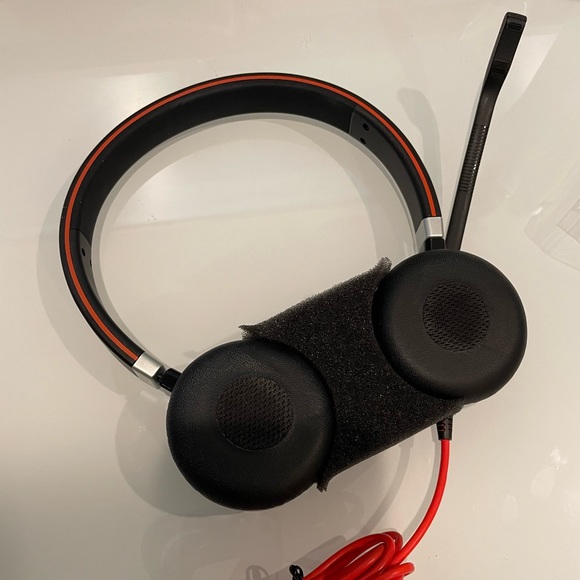 Jabra Headset with Mic, Adapter & Case - Picture 4 of 8